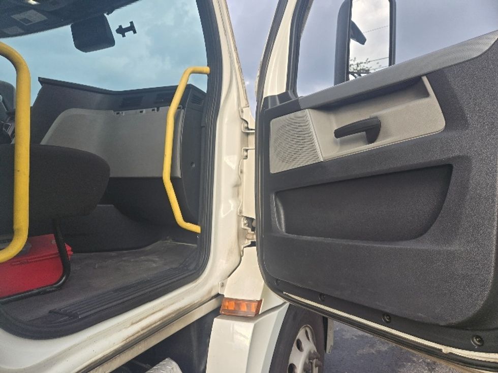 Day Cab Tractor-Heavy Duty Tractors-Freightliner-2020-T12664ST-White Deer-PA-615,959\n\t\tmiles-$ 32,000 - Image 12