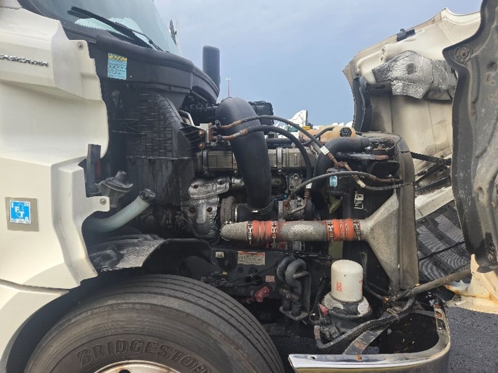 Day Cab Tractor-Heavy Duty Tractors-Freightliner-2020-T12664ST-White Deer-PA-615,959\n\t\tmiles-$ 32,000 - Image 15