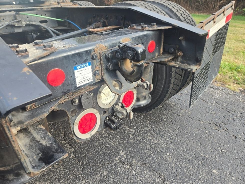 Day Cab Tractor-Heavy Duty Tractors-Freightliner-2020-T12664ST-White Deer-PA-615,959\n\t\tmiles-$ 32,000 - Image 17