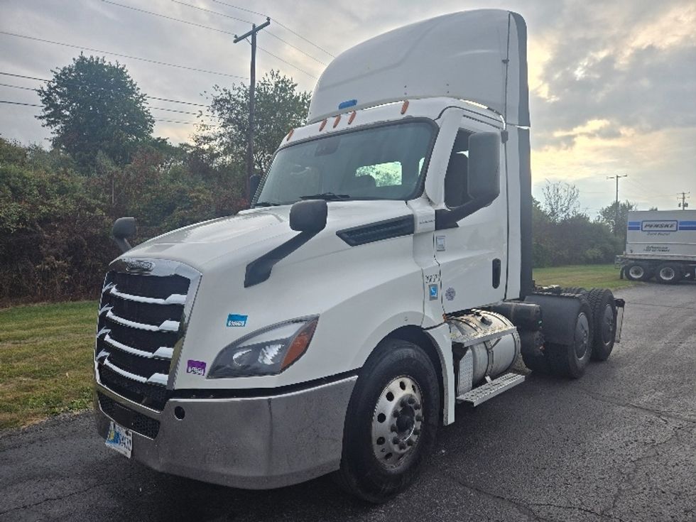 Day Cab Tractor-Heavy Duty Tractors-Freightliner-2020-T12664ST-White Deer-PA-615,959\n\t\tmiles-$ 32,000 - Image 3