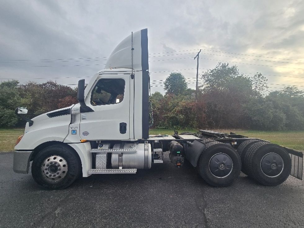 Day Cab Tractor-Heavy Duty Tractors-Freightliner-2020-T12664ST-White Deer-PA-615,959\n\t\tmiles-$ 32,000 - Image 4