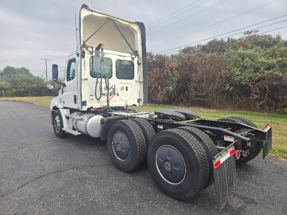 Day Cab Tractor-Heavy Duty Tractors-Freightliner-2020-T12664ST-White Deer-PA-615,959\n\t\tmiles-$ 32,000 - Image 5