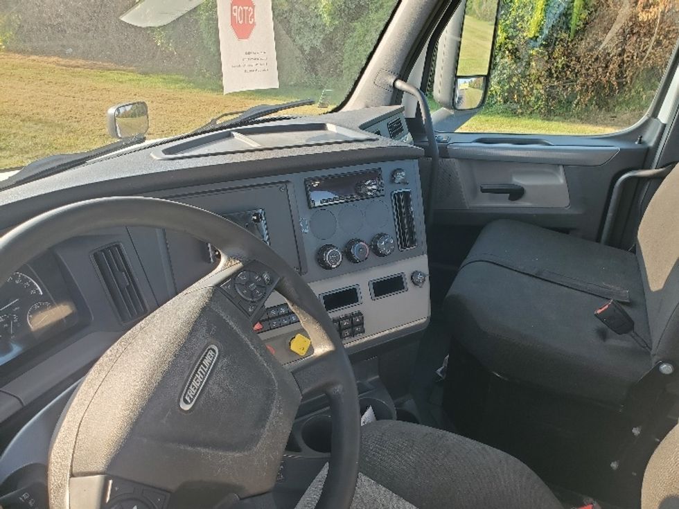 Day Cab Tractor-Heavy Duty Tractors-Freightliner-2020-T12664ST-White Deer-PA-640,281\n\t\tmiles-$ 28,750 - Image 10