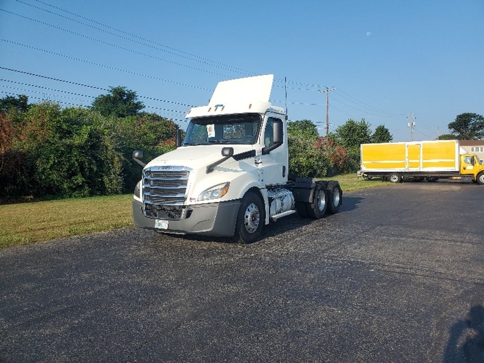 Day Cab Tractor-Heavy Duty Tractors-Freightliner-2020-T12664ST-White Deer-PA-640,281\n\t\tmiles-$ 28,750 - Image 3