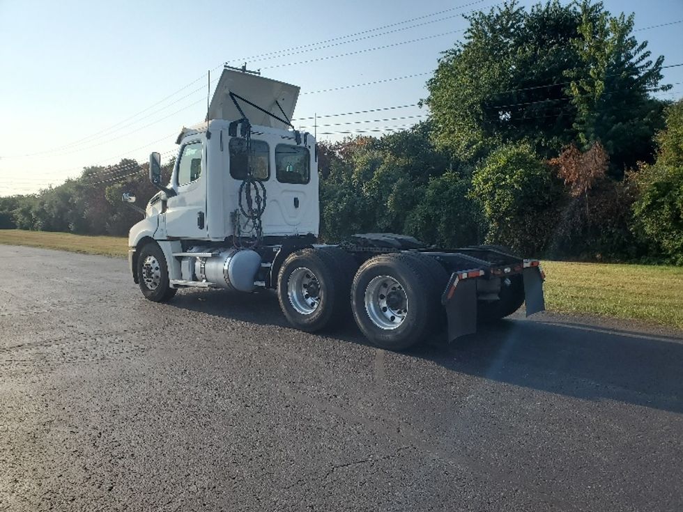 Day Cab Tractor-Heavy Duty Tractors-Freightliner-2020-T12664ST-White Deer-PA-640,281\n\t\tmiles-$ 28,750 - Image 5