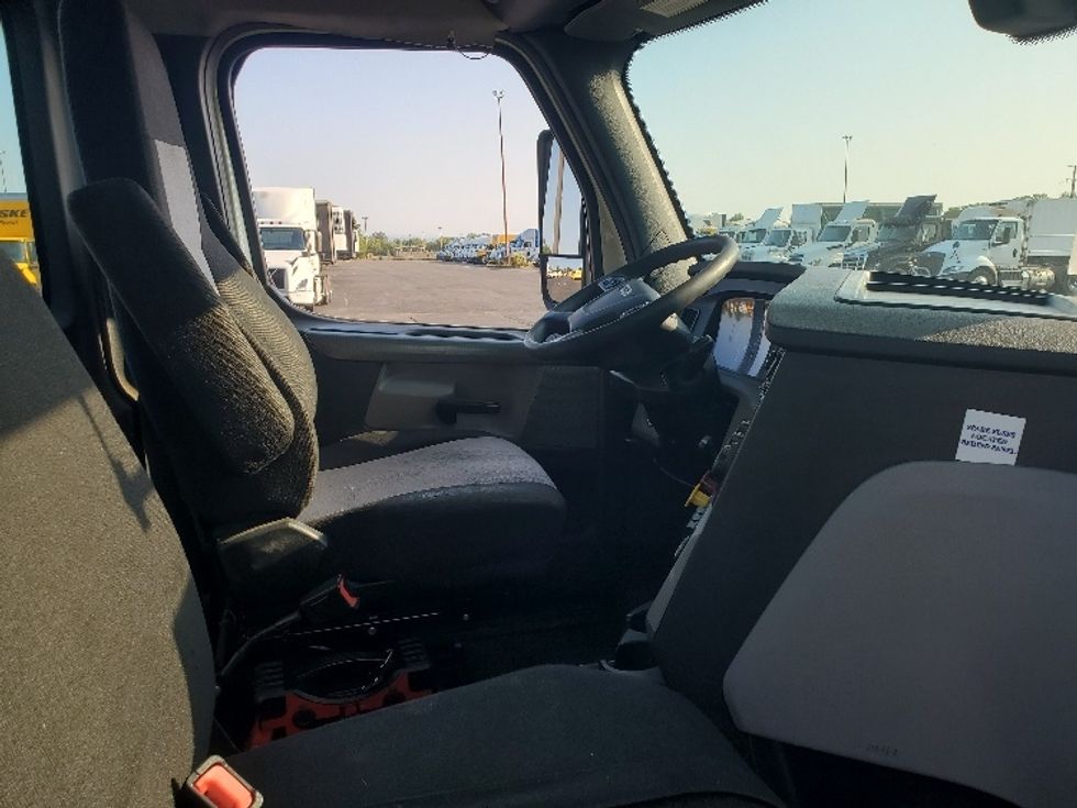 Day Cab Tractor-Heavy Duty Tractors-Freightliner-2020-T12664ST-White Deer-PA-656,504\n\t\tmiles-$ 28,750 - Image 14