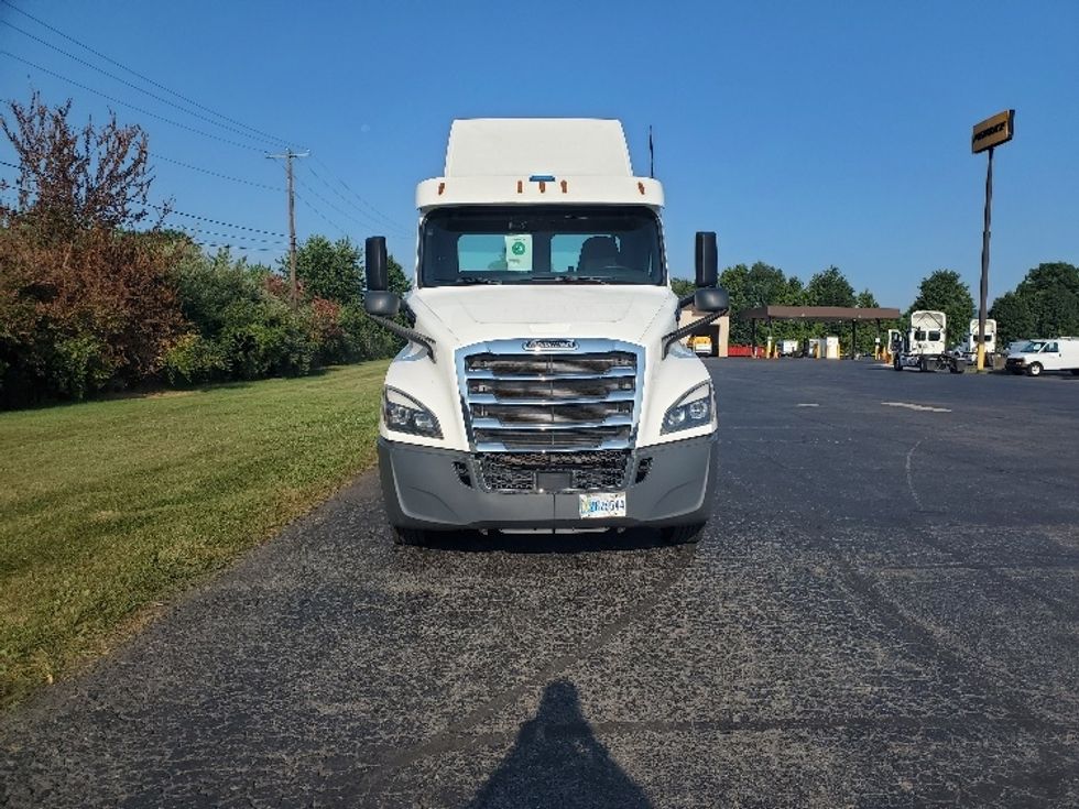 Day Cab Tractor-Heavy Duty Tractors-Freightliner-2020-T12664ST-White Deer-PA-656,504\n\t\tmiles-$ 28,750 - Image 2