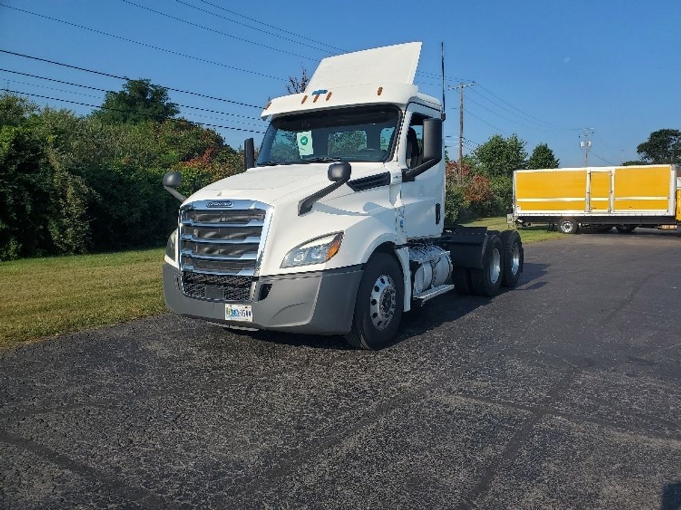 Day Cab Tractor-Heavy Duty Tractors-Freightliner-2020-T12664ST-White Deer-PA-656,504\n\t\tmiles-$ 28,750 - Image 3