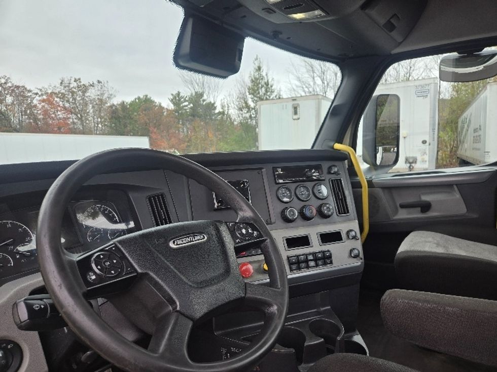 Day Cab Tractor-Heavy Duty Tractors-Freightliner-2020-T12664ST-White Deer-PA-692,006\n\t\tmiles-$ 30,750 - Image 10