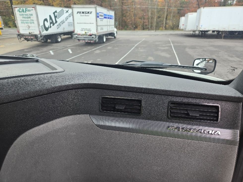 Day Cab Tractor-Heavy Duty Tractors-Freightliner-2020-T12664ST-White Deer-PA-692,006\n\t\tmiles-$ 30,750 - Image 11