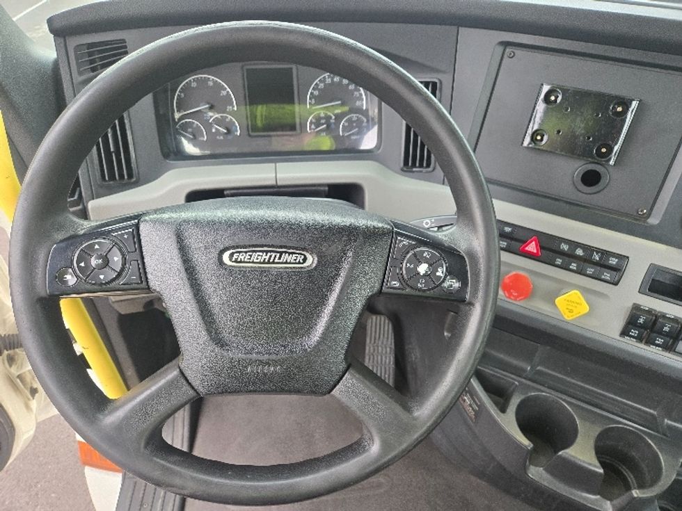 Day Cab Tractor-Heavy Duty Tractors-Freightliner-2020-T12664ST-White Deer-PA-692,006\n\t\tmiles-$ 30,750 - Image 14