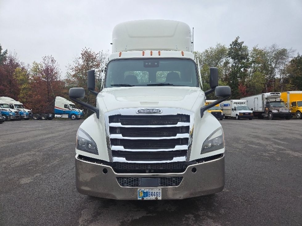 Day Cab Tractor-Heavy Duty Tractors-Freightliner-2020-T12664ST-White Deer-PA-692,006\n\t\tmiles-$ 30,750 - Image 2