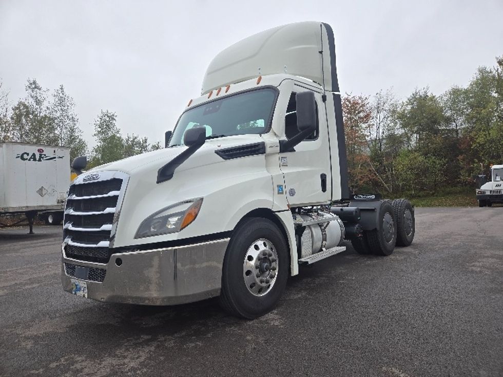 Day Cab Tractor-Heavy Duty Tractors-Freightliner-2020-T12664ST-White Deer-PA-692,006\n\t\tmiles-$ 30,750 - Image 3