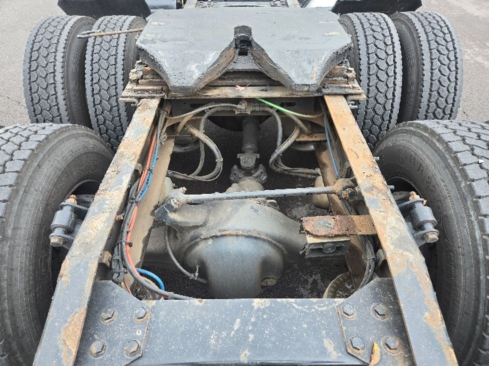 Day Cab Tractor-Heavy Duty Tractors-Freightliner-2020-T12664ST-White Deer-PA-692,006\n\t\tmiles-$ 30,750 - Image 6