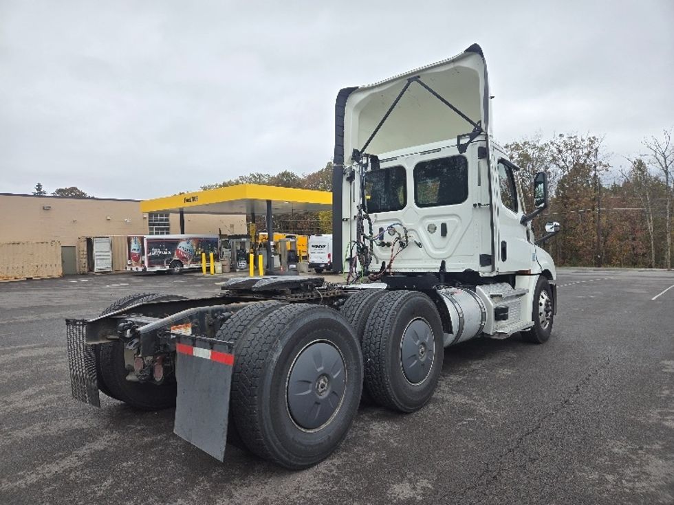 Day Cab Tractor-Heavy Duty Tractors-Freightliner-2020-T12664ST-White Deer-PA-692,006\n\t\tmiles-$ 30,750 - Image 7