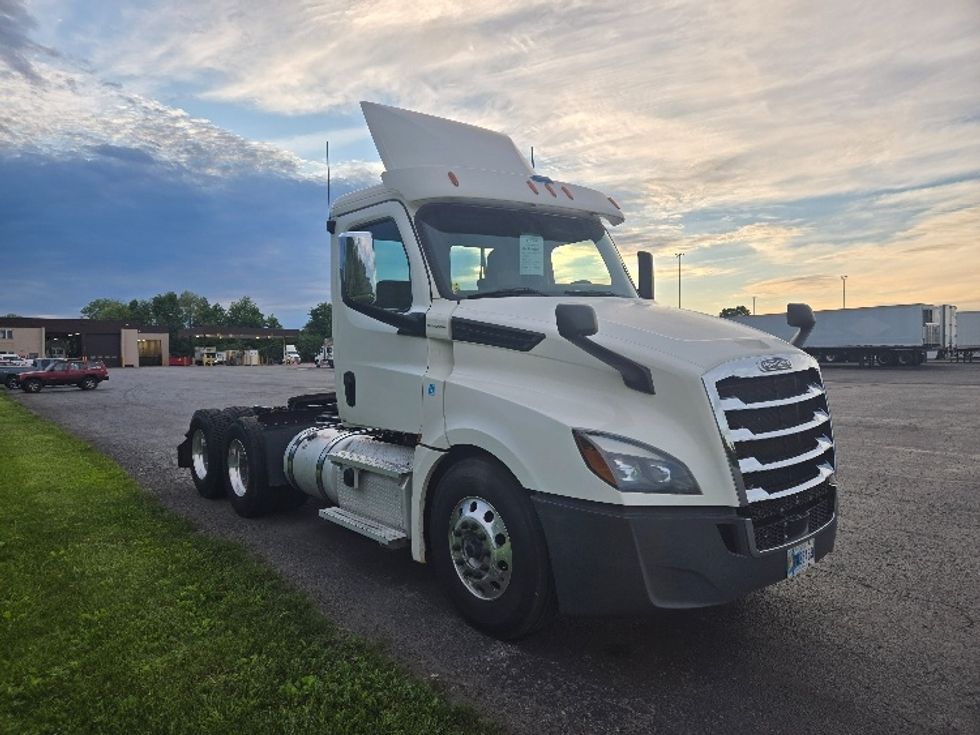 Day Cab Tractor-Heavy Duty Tractors-Freightliner-2020-T12664ST-White Deer-PA-739,174\n\t\tmiles-$ 28,750 - Image 1