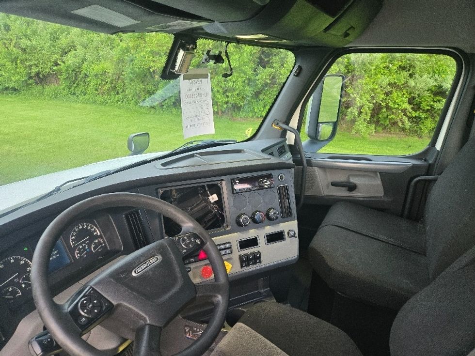 Day Cab Tractor-Heavy Duty Tractors-Freightliner-2020-T12664ST-White Deer-PA-739,174\n\t\tmiles-$ 28,750 - Image 10