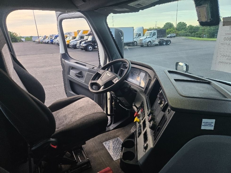Day Cab Tractor-Heavy Duty Tractors-Freightliner-2020-T12664ST-White Deer-PA-739,174\n\t\tmiles-$ 28,750 - Image 14