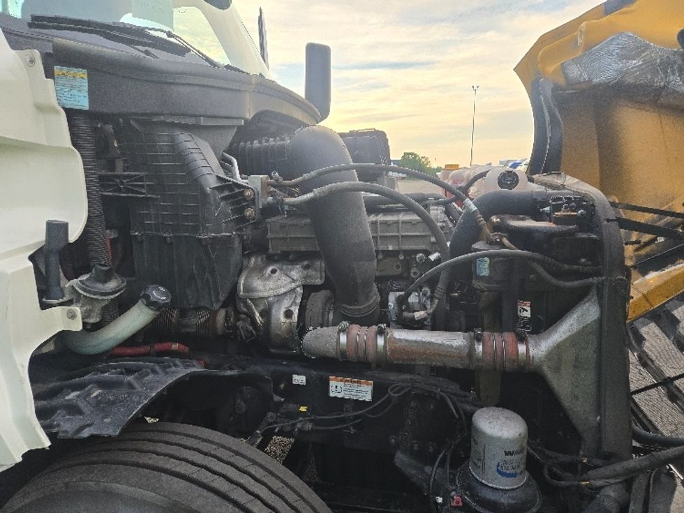 Day Cab Tractor-Heavy Duty Tractors-Freightliner-2020-T12664ST-White Deer-PA-739,174\n\t\tmiles-$ 28,750 - Image 15