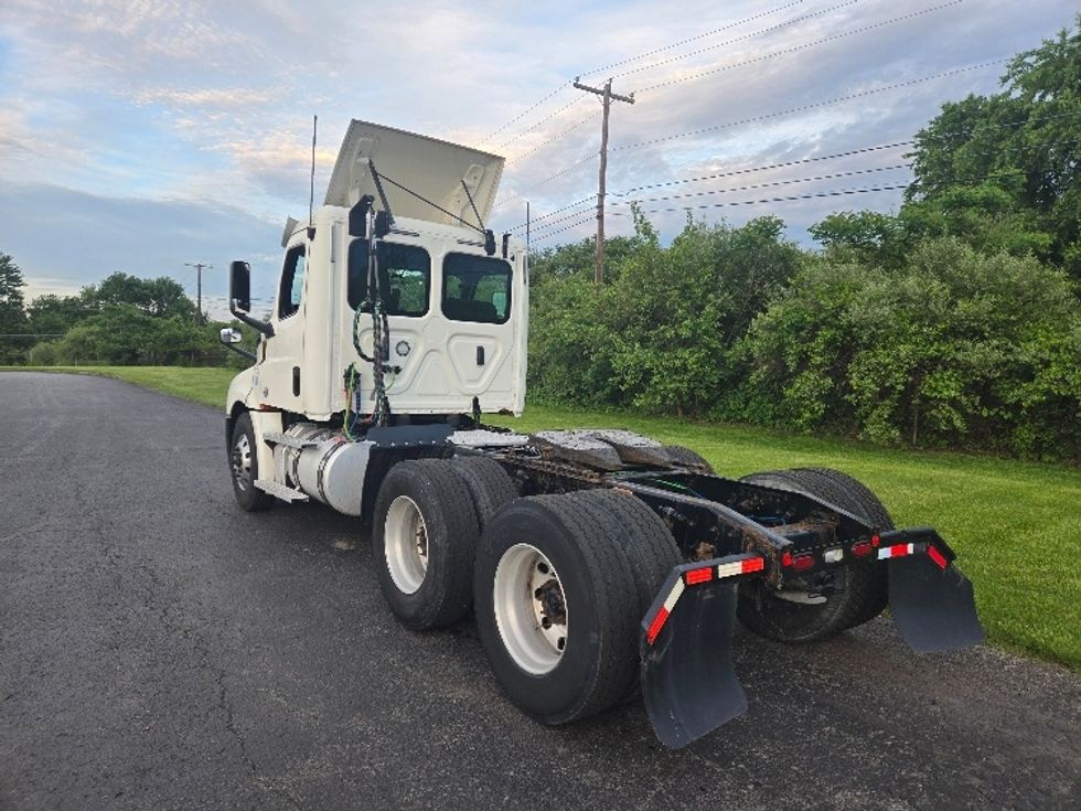 Day Cab Tractor-Heavy Duty Tractors-Freightliner-2020-T12664ST-White Deer-PA-739,174\n\t\tmiles-$ 28,750 - Image 5