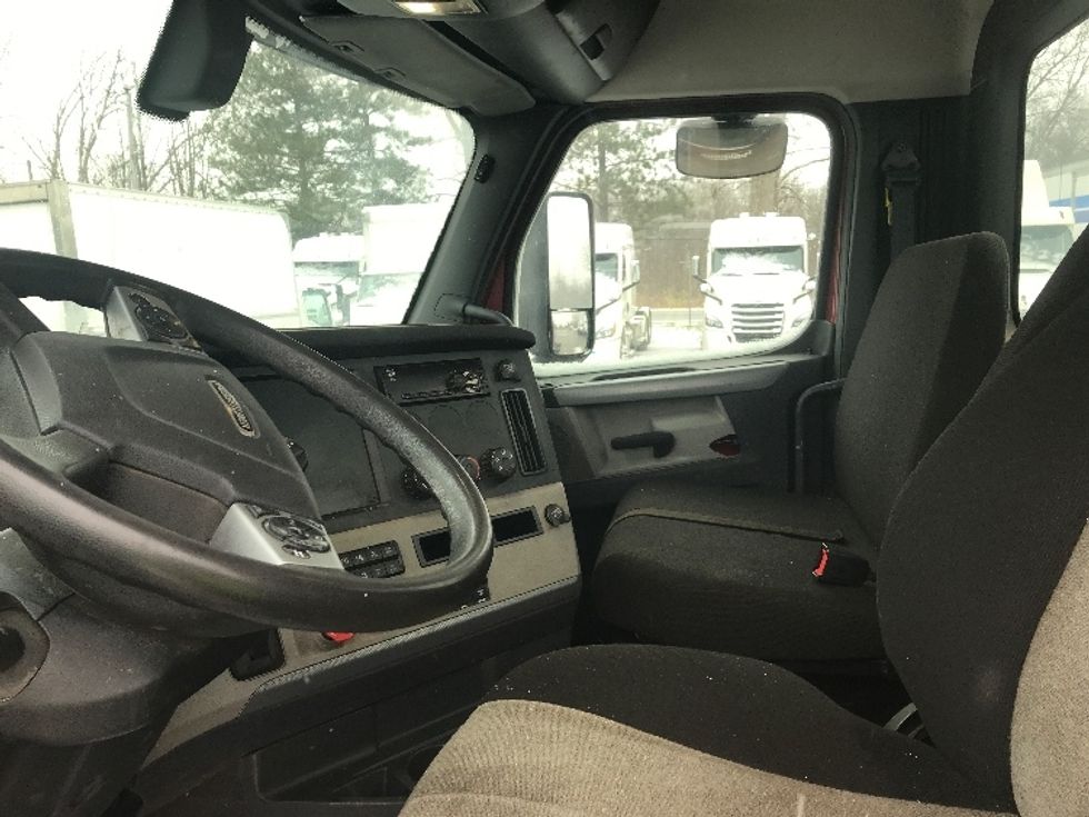 Day Cab Tractor-Heavy Duty Tractors-Freightliner-2020-T12664ST-Whitesboro-NY-151,216\n\t\tmiles-$ 71,000 - Image 10