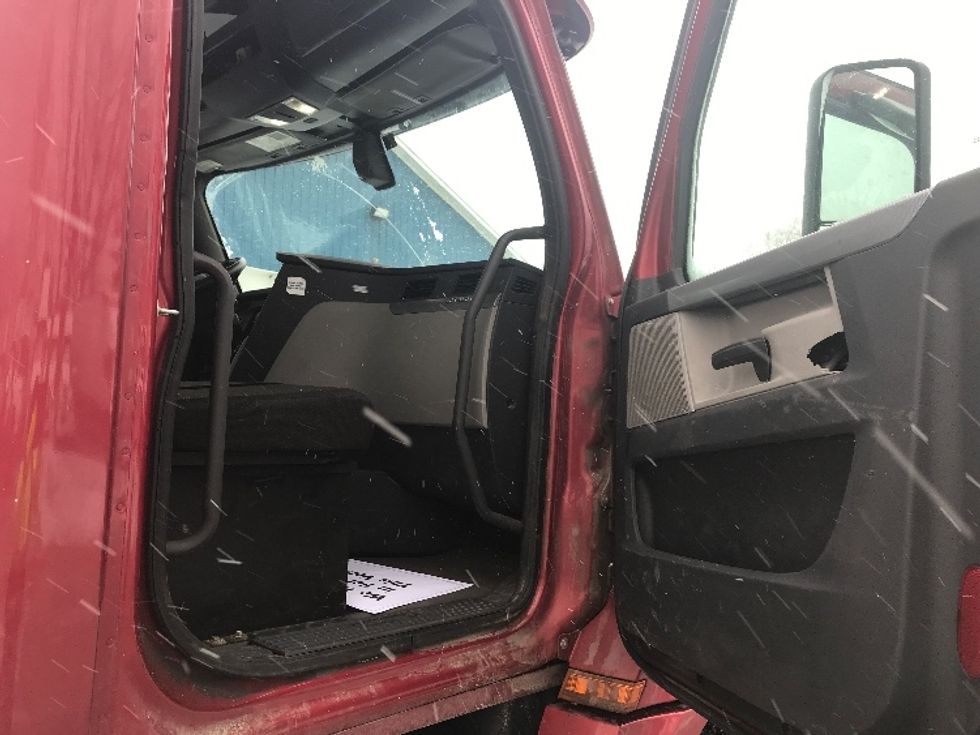 Day Cab Tractor-Heavy Duty Tractors-Freightliner-2020-T12664ST-Whitesboro-NY-151,216\n\t\tmiles-$ 71,000 - Image 12