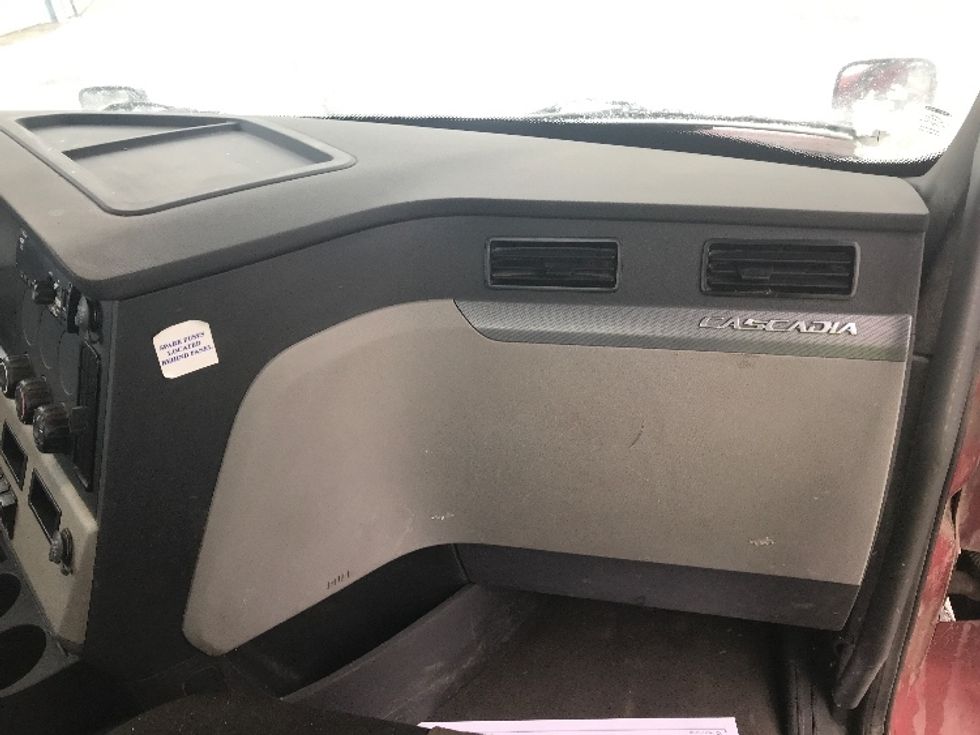 Day Cab Tractor-Heavy Duty Tractors-Freightliner-2020-T12664ST-Whitesboro-NY-151,216\n\t\tmiles-$ 71,000 - Image 13