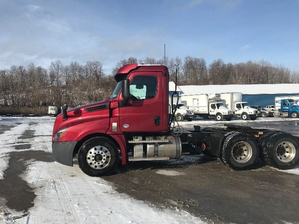 Day Cab Tractor-Heavy Duty Tractors-Freightliner-2020-T12664ST-Whitesboro-NY-151,216\n\t\tmiles-$ 71,000 - Image 4