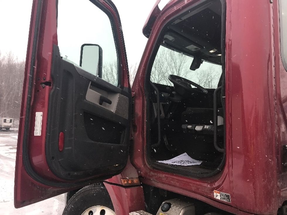 Day Cab Tractor-Heavy Duty Tractors-Freightliner-2020-T12664ST-Whitesboro-NY-151,216\n\t\tmiles-$ 71,000 - Image 9