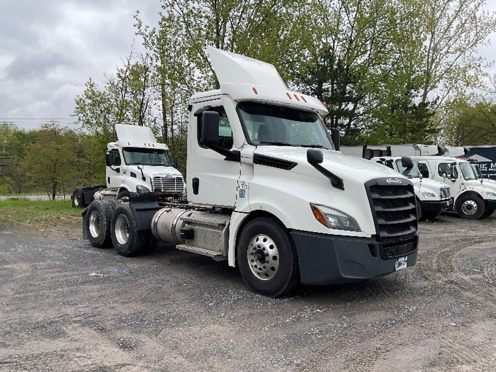 Day Cab Tractor-Heavy Duty Tractors-Freightliner-2020-T12664ST-Whitesboro-NY-241,366\n\t\tmiles-$ 59,250 - Image 1