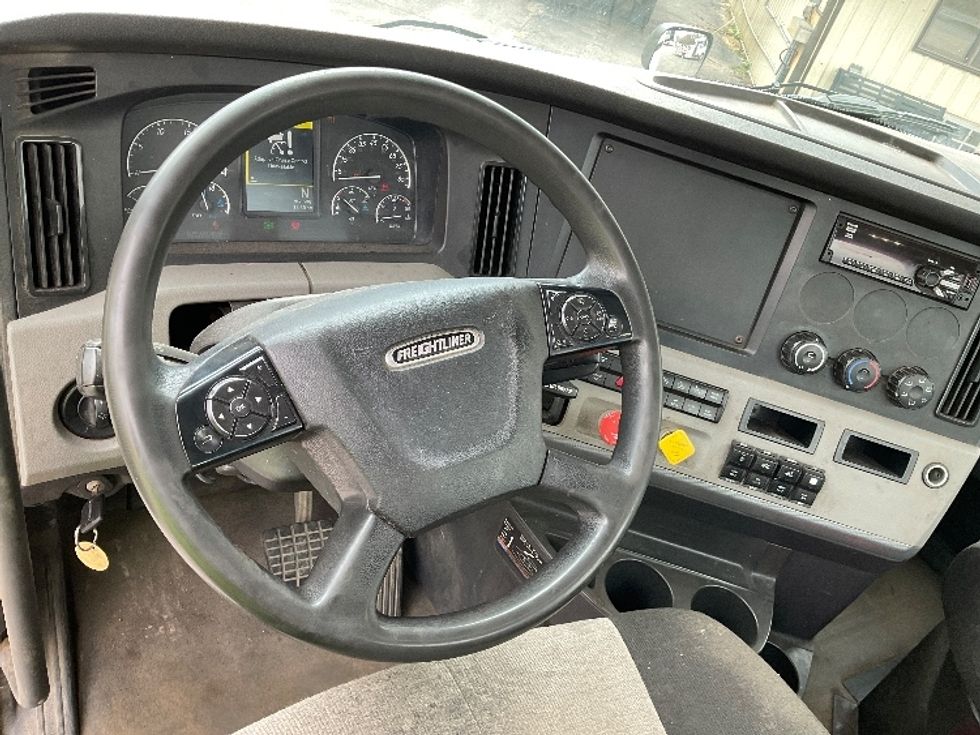 Day Cab Tractor-Heavy Duty Tractors-Freightliner-2020-T12664ST-Whitesboro-NY-241,366\n\t\tmiles-$ 59,250 - Image 11