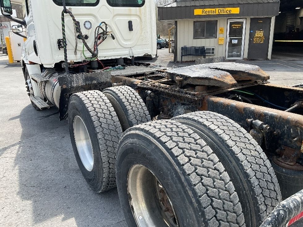 Day Cab Tractor-Heavy Duty Tractors-Freightliner-2020-T12664ST-Whitesboro-NY-241,366\n\t\tmiles-$ 59,250 - Image 16