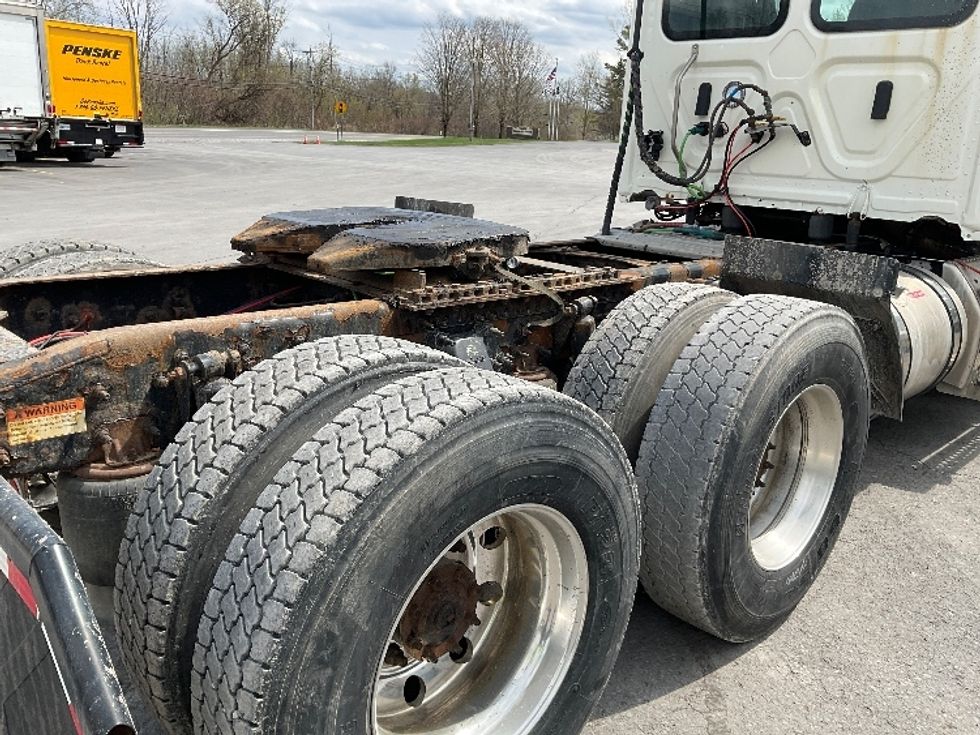 Day Cab Tractor-Heavy Duty Tractors-Freightliner-2020-T12664ST-Whitesboro-NY-241,366\n\t\tmiles-$ 59,250 - Image 17