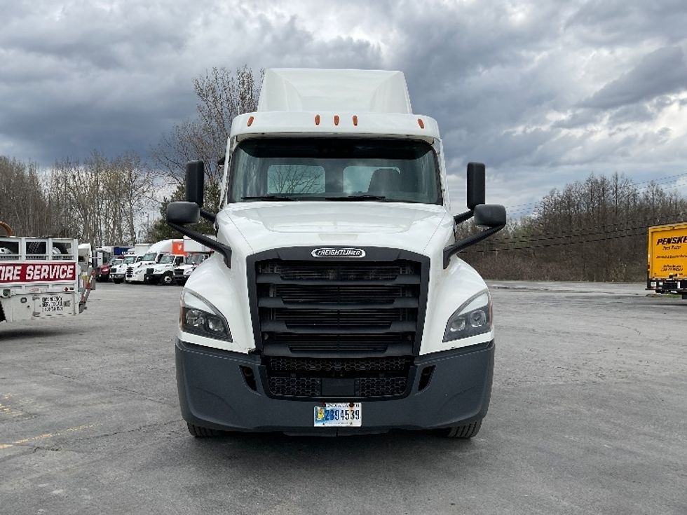Day Cab Tractor-Heavy Duty Tractors-Freightliner-2020-T12664ST-Whitesboro-NY-241,366\n\t\tmiles-$ 59,250 - Image 2