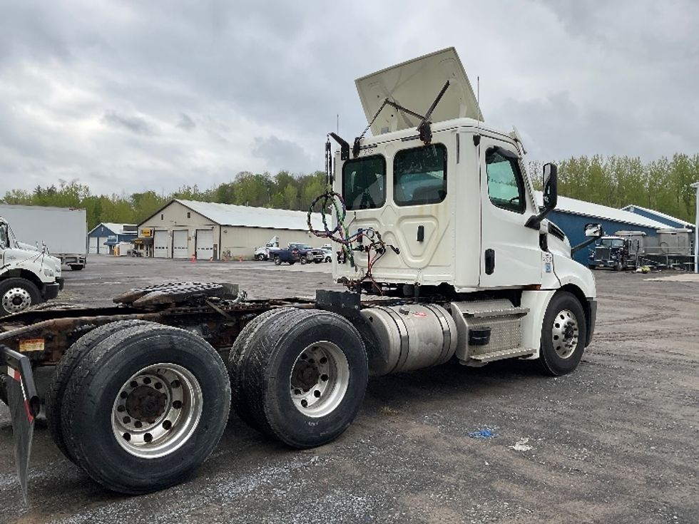 Day Cab Tractor-Heavy Duty Tractors-Freightliner-2020-T12664ST-Whitesboro-NY-241,366\n\t\tmiles-$ 59,250 - Image 8