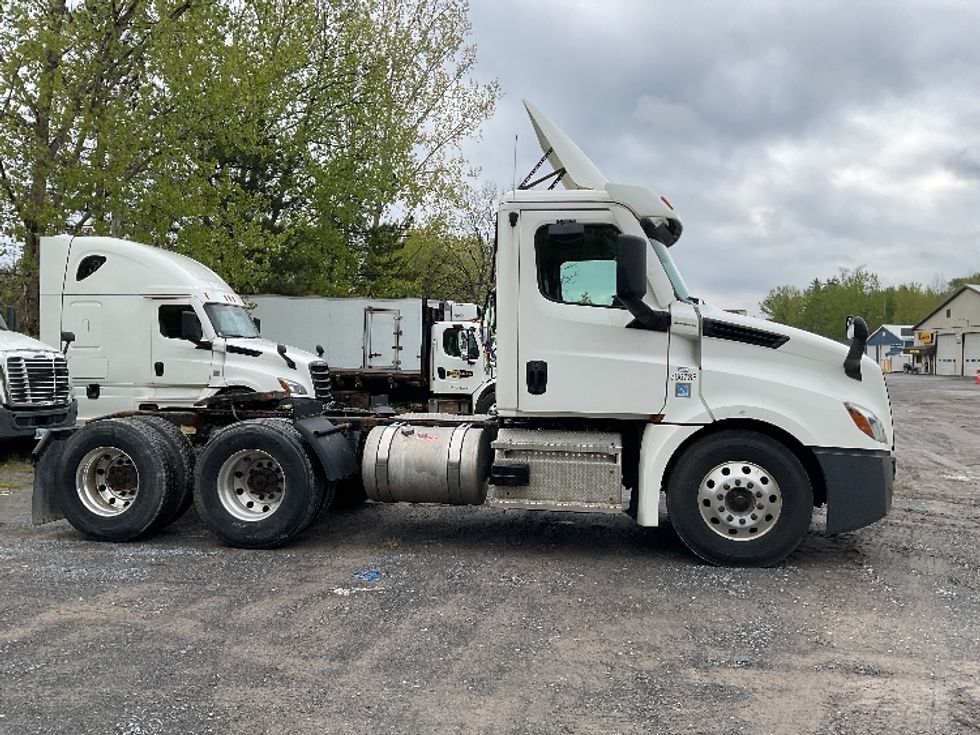 Day Cab Tractor-Heavy Duty Tractors-Freightliner-2020-T12664ST-Whitesboro-NY-241,366\n\t\tmiles-$ 59,250 - Image 9