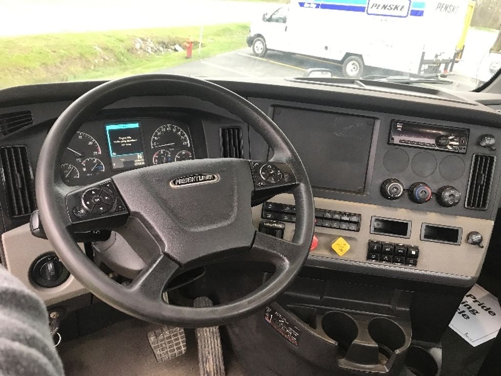 Day Cab Tractor-Heavy Duty Tractors-Freightliner-2020-T12664ST-Whitesboro-NY-274,041\n\t\tmiles-$ 67,250 - Image 11