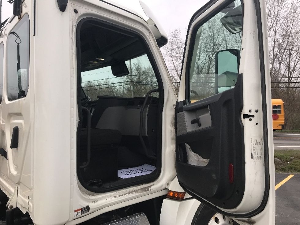 Day Cab Tractor-Heavy Duty Tractors-Freightliner-2020-T12664ST-Whitesboro-NY-274,041\n\t\tmiles-$ 67,250 - Image 12