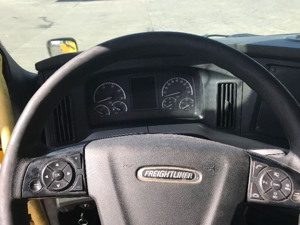 Day Cab Tractor-Heavy Duty Tractors-Freightliner-2020-T12664ST-Whitesboro-NY-461,442\n\t\tmiles-$ 34,000 - Image 11