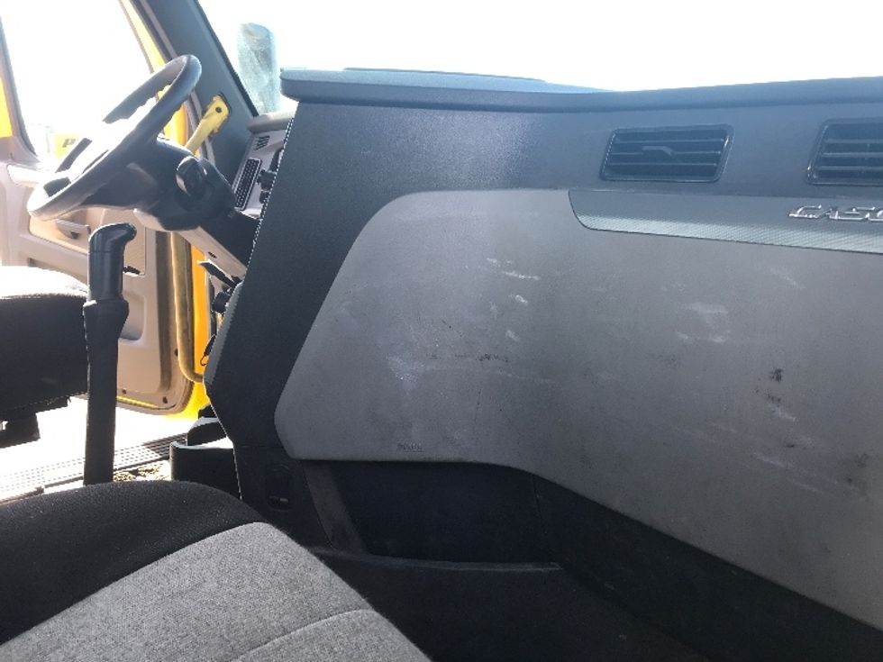 Day Cab Tractor-Heavy Duty Tractors-Freightliner-2020-T12664ST-Whitesboro-NY-461,442\n\t\tmiles-$ 34,000 - Image 13