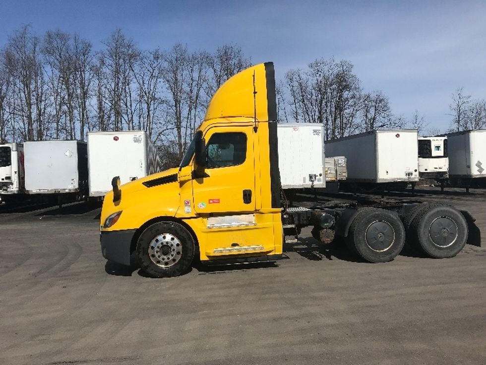 Day Cab Tractor-Heavy Duty Tractors-Freightliner-2020-T12664ST-Whitesboro-NY-461,442\n\t\tmiles-$ 34,000 - Image 4