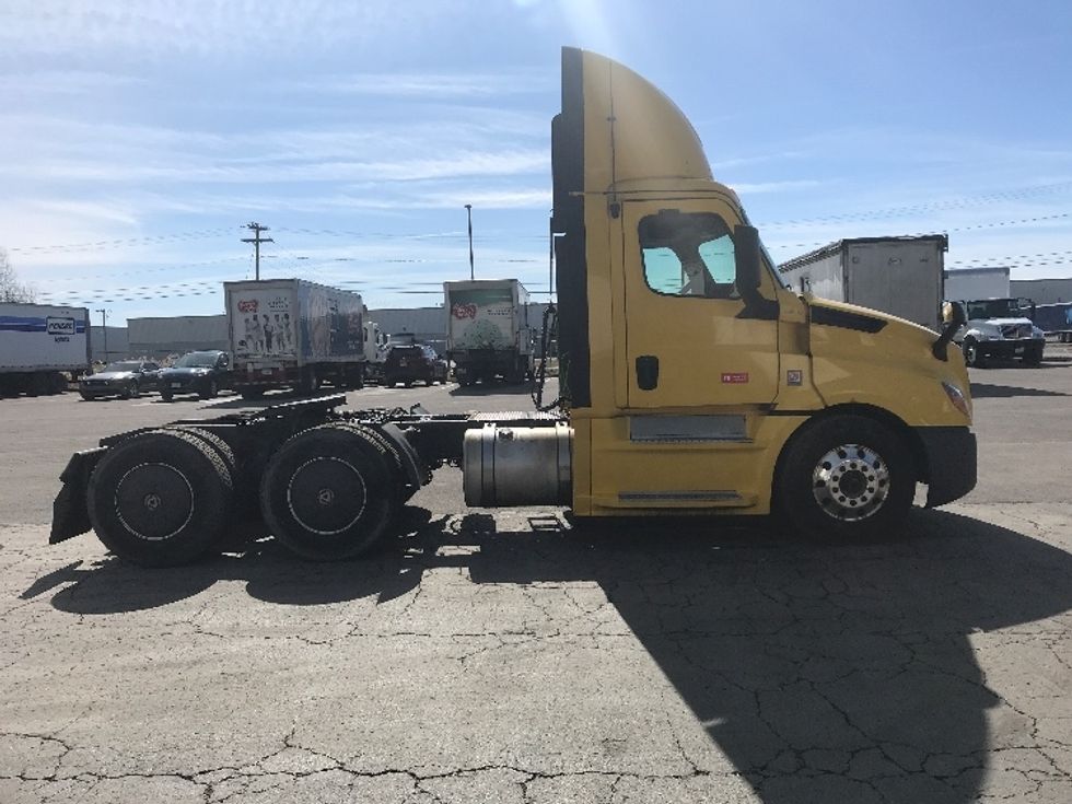 Day Cab Tractor-Heavy Duty Tractors-Freightliner-2020-T12664ST-Whitesboro-NY-461,442\n\t\tmiles-$ 34,000 - Image 8