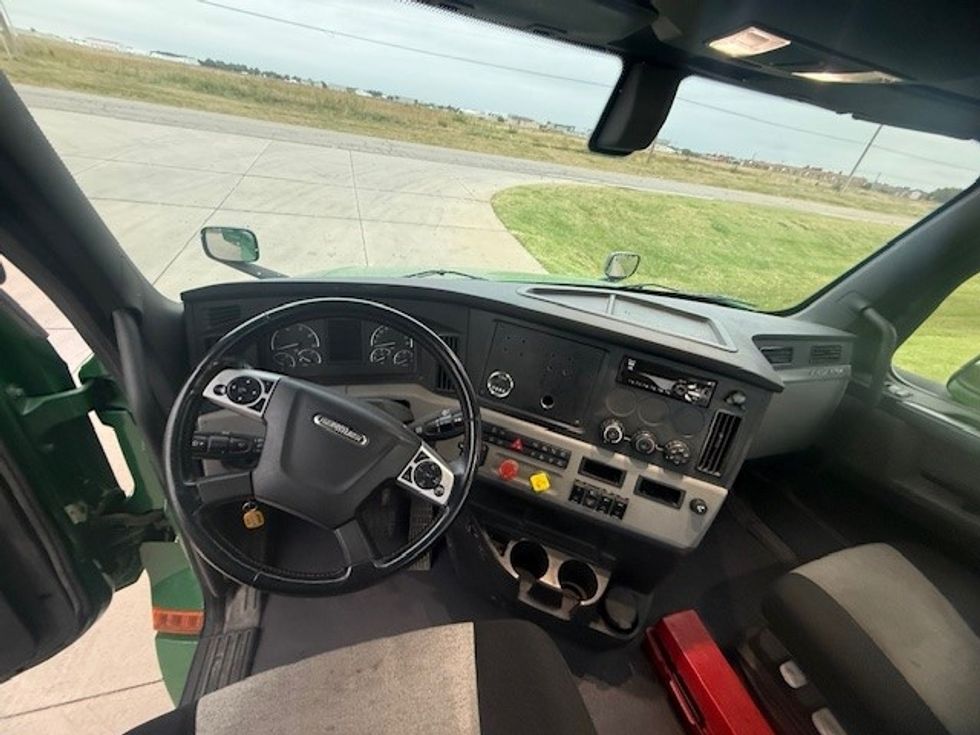 Day Cab Tractor-Heavy Duty Tractors-Freightliner-2020-T12664ST-Wichita-KS-278,353\n\t\tmiles-$ 59,250 - Image 11