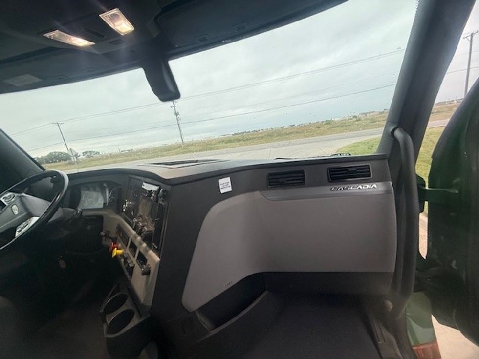 Day Cab Tractor-Heavy Duty Tractors-Freightliner-2020-T12664ST-Wichita-KS-278,353\n\t\tmiles-$ 59,250 - Image 13