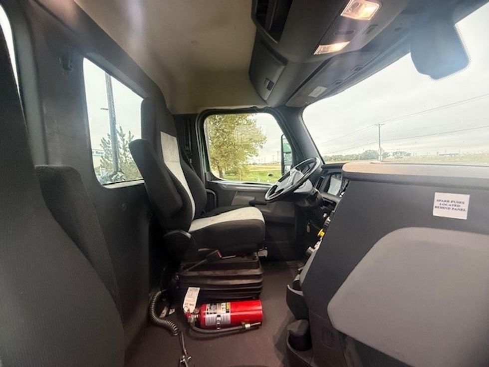 Day Cab Tractor-Heavy Duty Tractors-Freightliner-2020-T12664ST-Wichita-KS-278,353\n\t\tmiles-$ 59,250 - Image 14