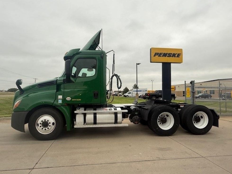 Day Cab Tractor-Heavy Duty Tractors-Freightliner-2020-T12664ST-Wichita-KS-278,353\n\t\tmiles-$ 59,250 - Image 4