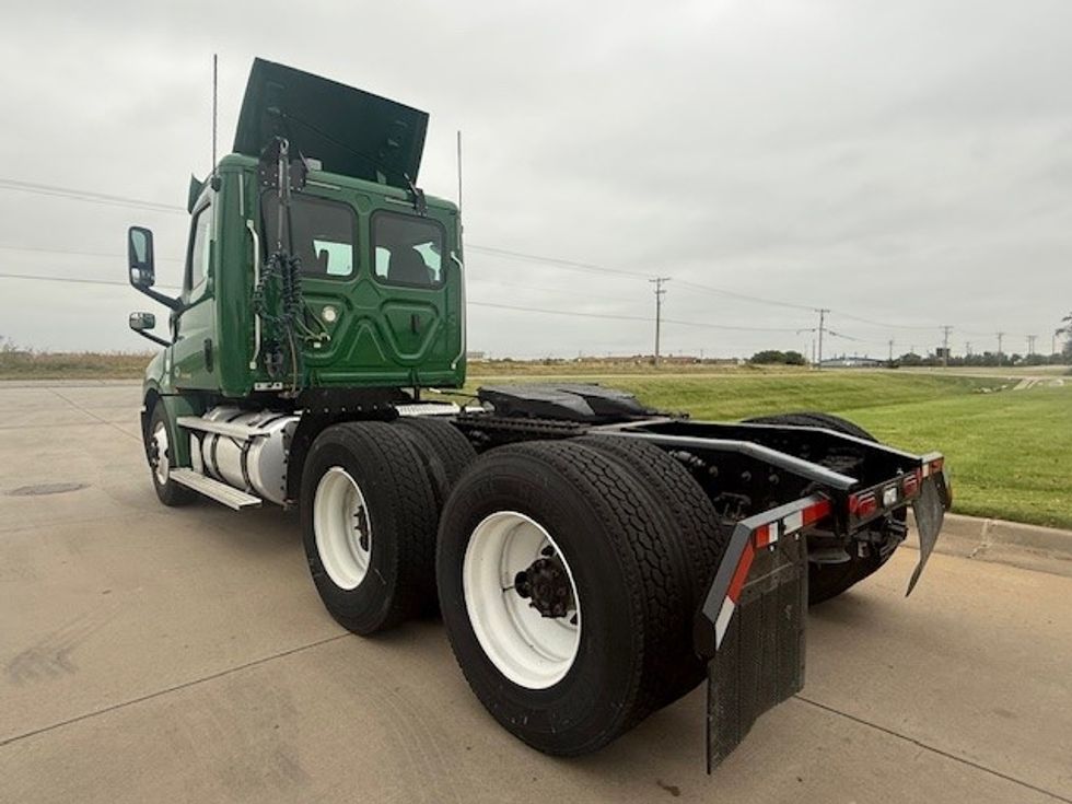 Day Cab Tractor-Heavy Duty Tractors-Freightliner-2020-T12664ST-Wichita-KS-278,353\n\t\tmiles-$ 59,250 - Image 5