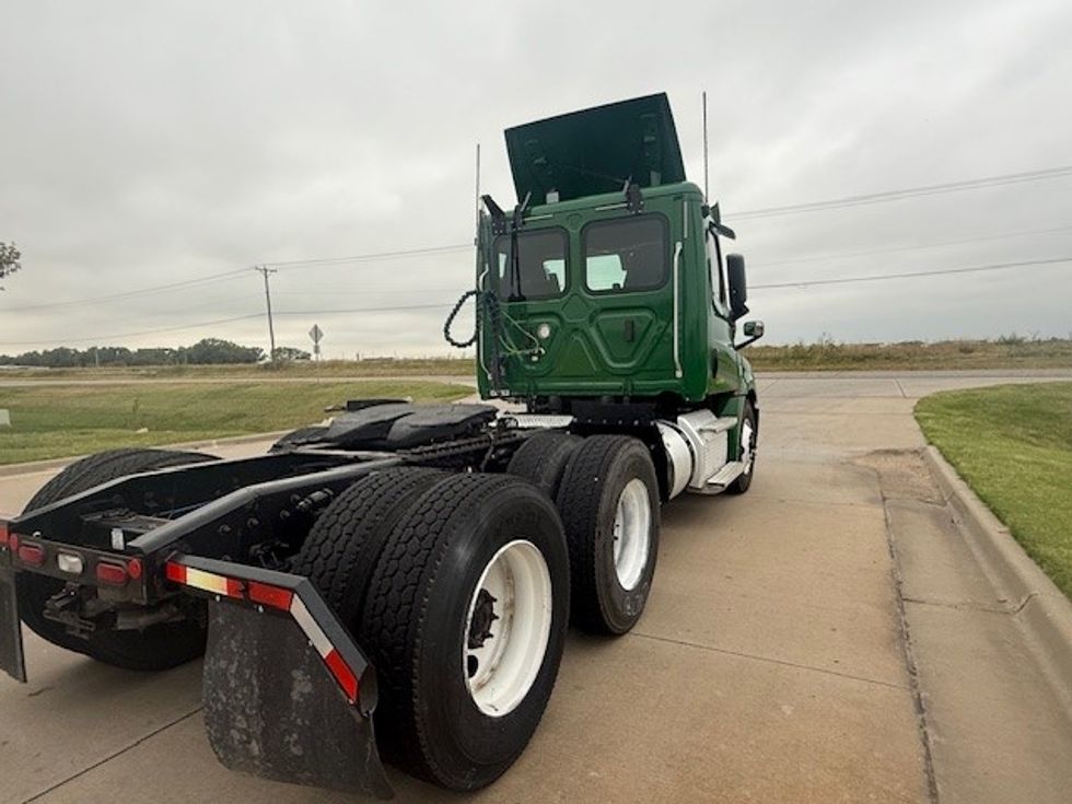 Day Cab Tractor-Heavy Duty Tractors-Freightliner-2020-T12664ST-Wichita-KS-278,353\n\t\tmiles-$ 59,250 - Image 7