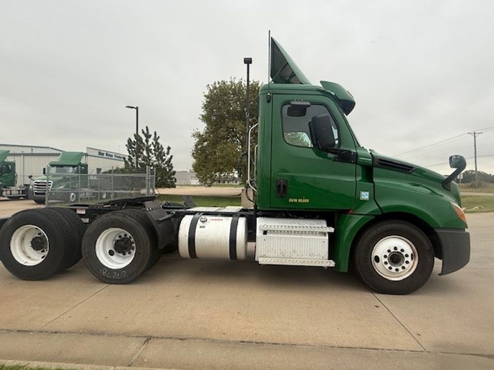 Day Cab Tractor-Heavy Duty Tractors-Freightliner-2020-T12664ST-Wichita-KS-278,353\n\t\tmiles-$ 59,250 - Image 8