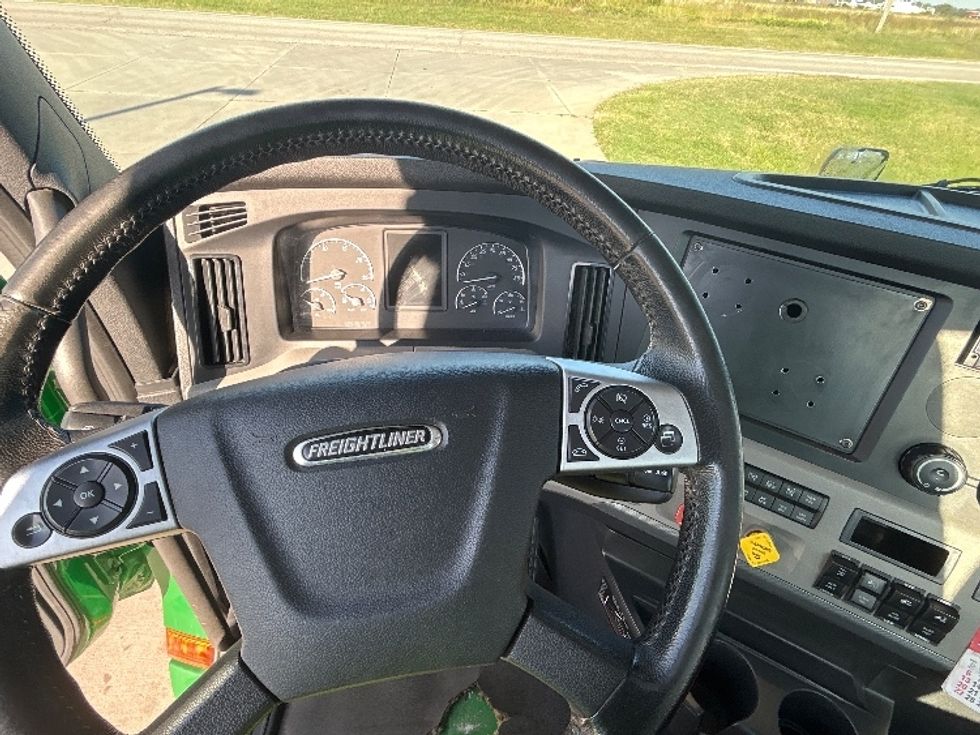 Day Cab Tractor-Heavy Duty Tractors-Freightliner-2020-T12664ST-Wichita-KS-281,273\n\t\tmiles-$ 60,500 - Image 11